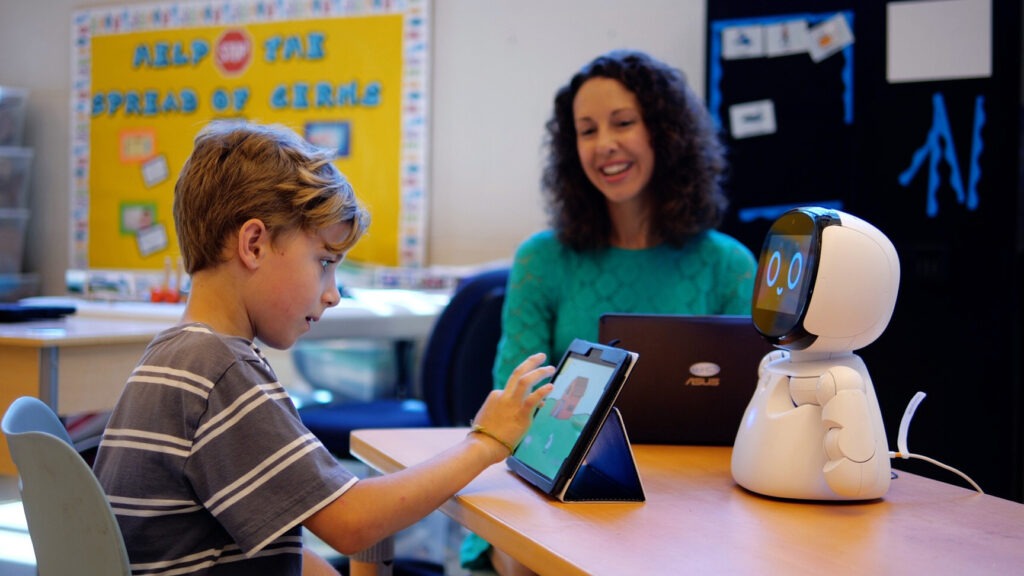 developing social skills with robot technology